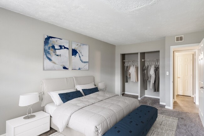 Photo - Thoroughbred Crossing