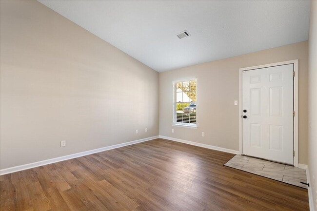 Photo - 517 Edgecliff Ln