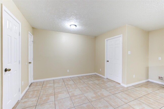 Photo - 605 Center St