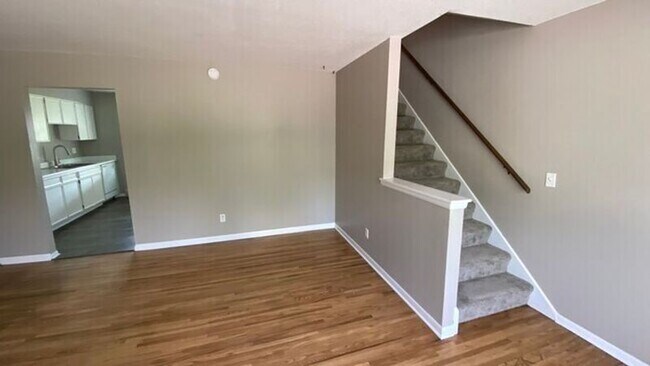 8551 Elm St