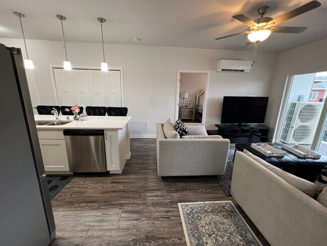 Photo - 1501 N Windsor Ave Unit 304