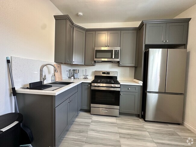 Building Photo - 1654 W 54th St Unit Remodeled 1 bd and 1 bath Rental