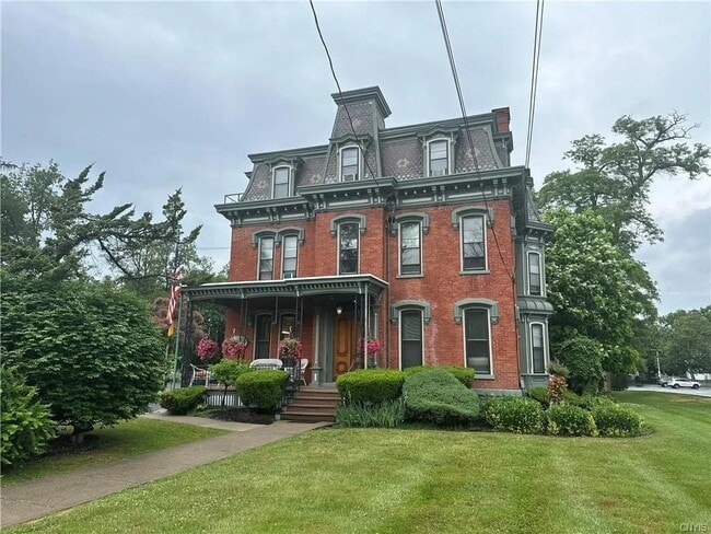 Photo - 2612 Genesee St