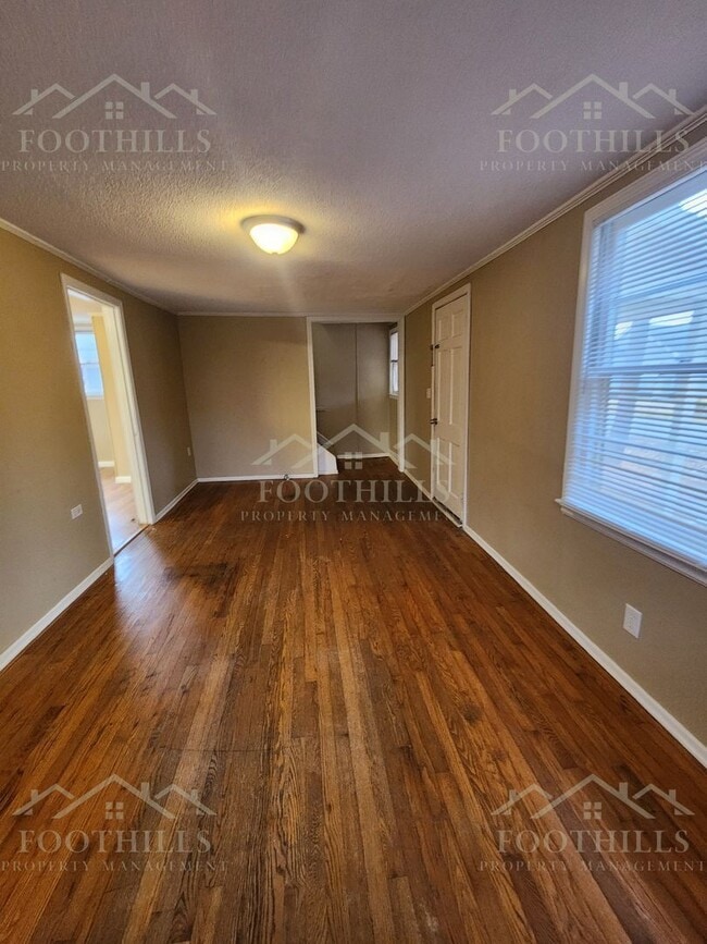 Photo - 202 William St