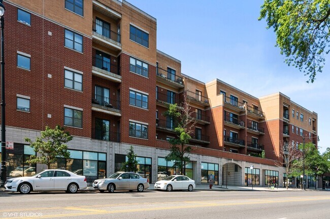 Building Photo - 3125 W Fullerton Ave Unit 419