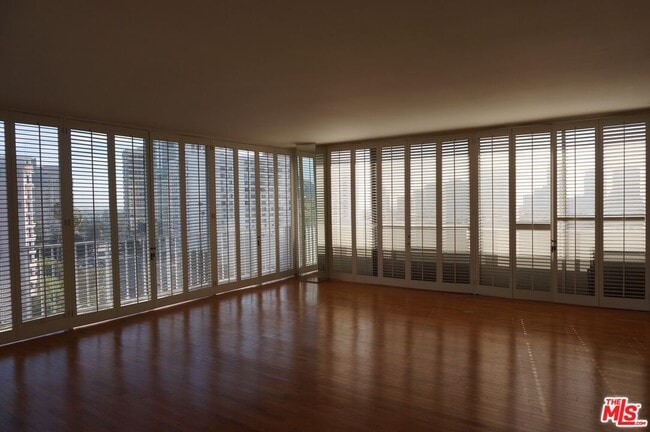 Photo - 10433 Wilshire Blvd Unidad 1001