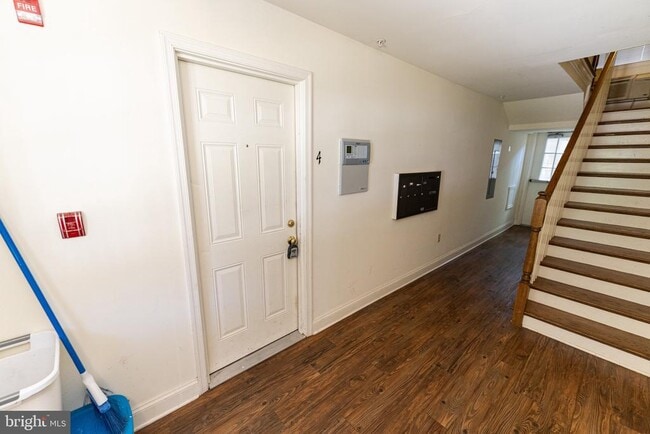 Photo - 802 Travers St Unit 4