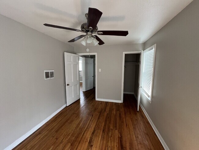 Photo - One bed/One bath close to Woodlawn Lake Unit 4