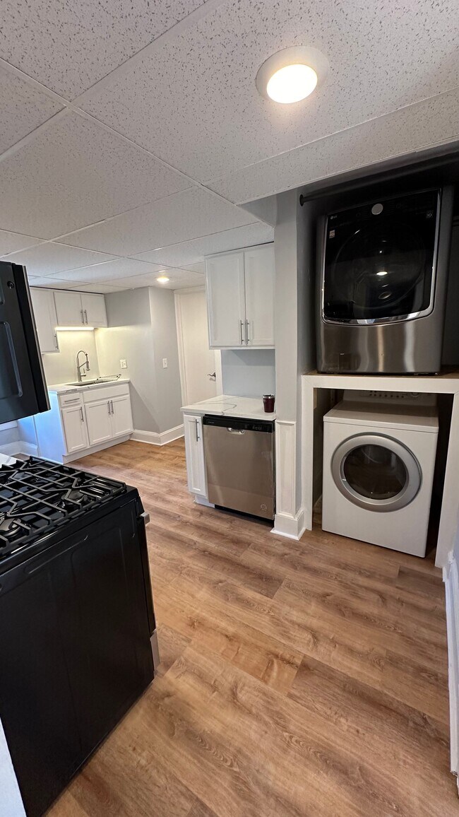 Kitchen - 59 Railroad Ave Unit 3B