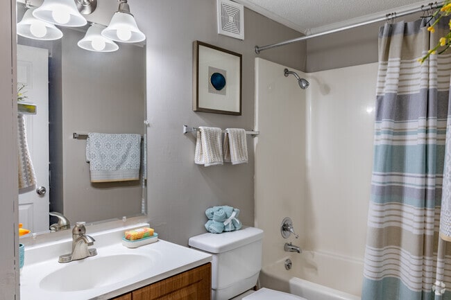 1HAB, 1BA - 567SF Cuarto de baño