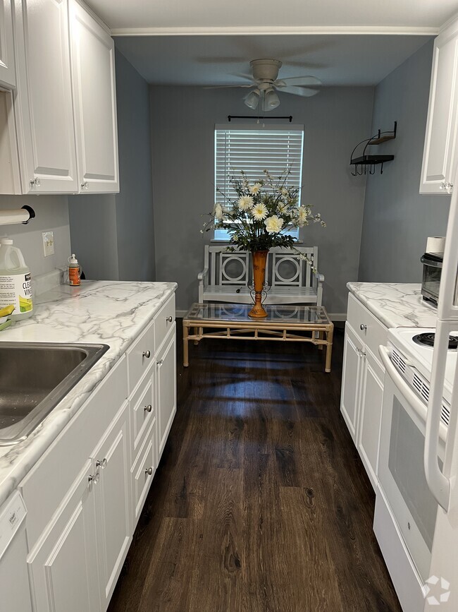 Kitchen - 935 Kirts Blvd Unit NA Rental
