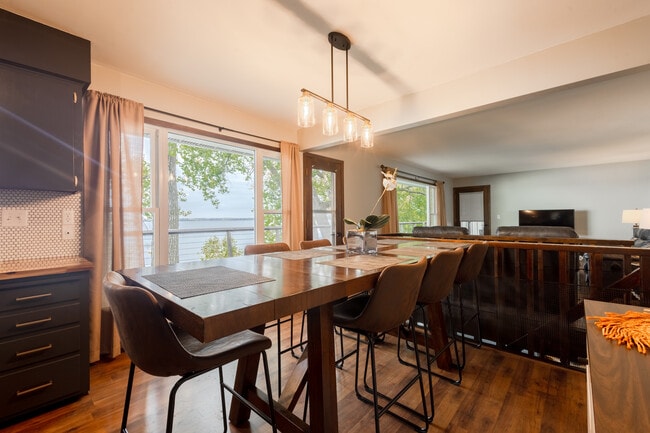 Photo - 6806 Sunset Strip NW