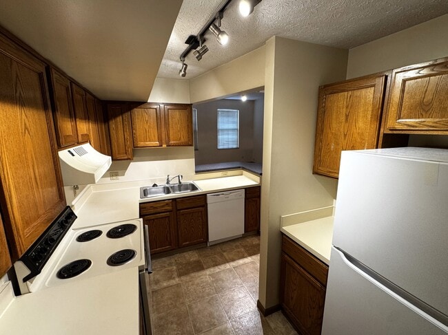 Photo - 3686 Harris Ave NW