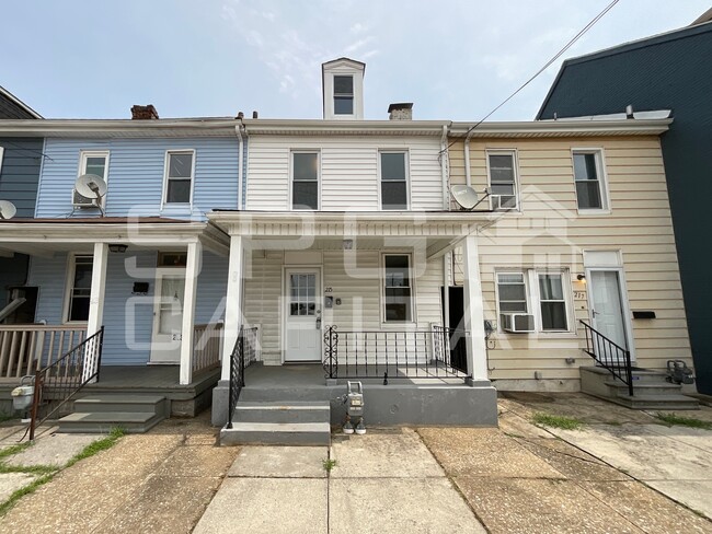Building Photo - 215 Fulton St