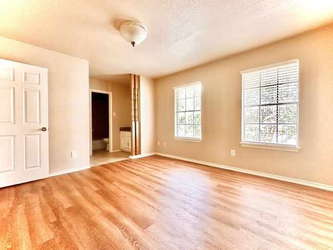 Photo - 2106 Kipling Dr