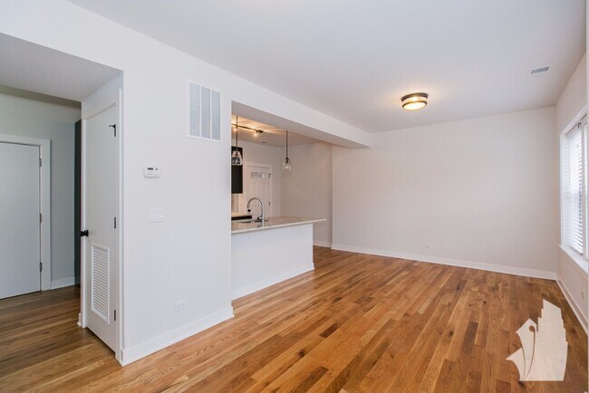 2211 W Eastwood Ave Unit 2209-2N