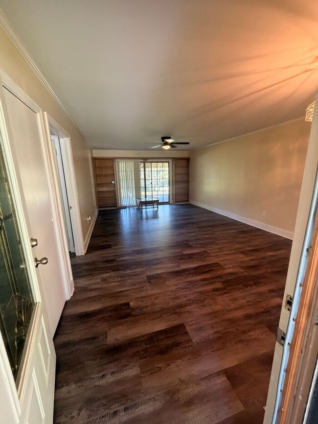 Home on 2.5 Acres in laurens!!