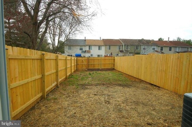 Building Photo - 1656 Woodtree Ct E