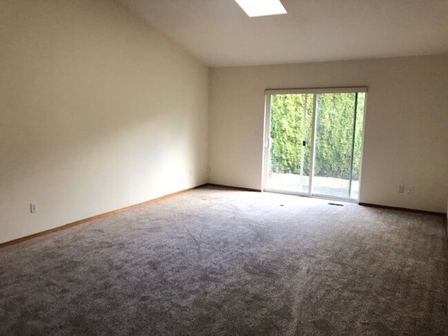 Photo - 3 bedroom 2 bath duplex in Lake Stevens!