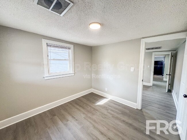 Photo - 600 Howell St Unidad A