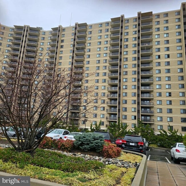 Photo - 307 Yoakum Pkwy Apartment Unit 1816