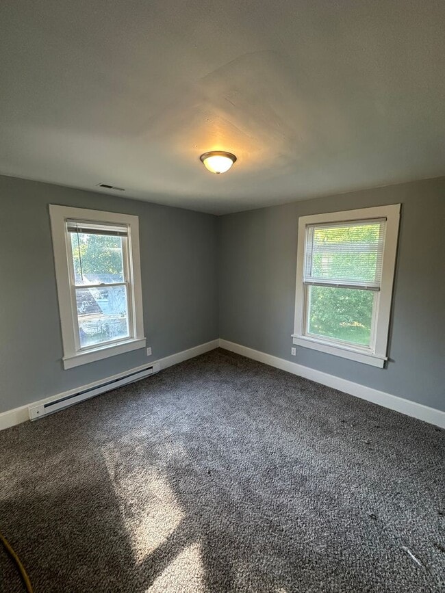 Building Photo - 336 N Grand Ave W Unit 1