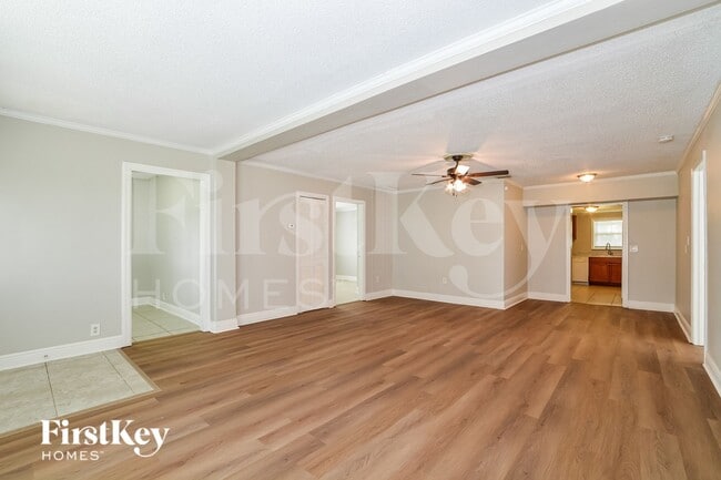 561 Monroe Ave