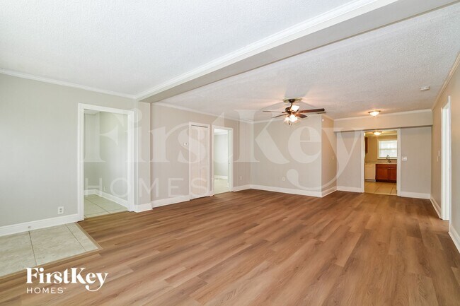 Photo - 561 Monroe Ave