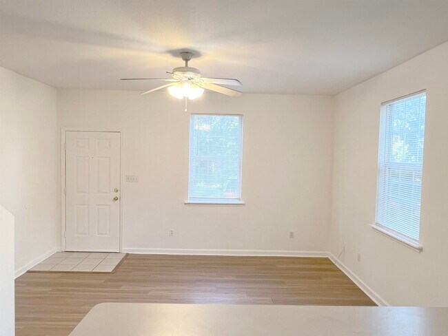 Photo - 924 Ashburn Dr Townhome