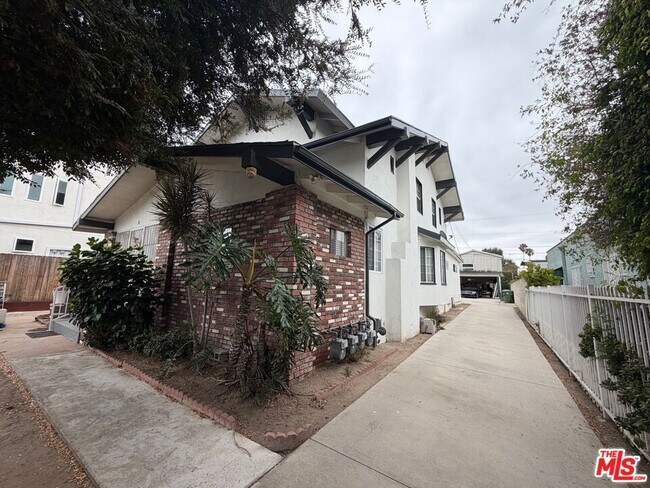 Photo - 2240 Crenshaw Blvd Unit B
