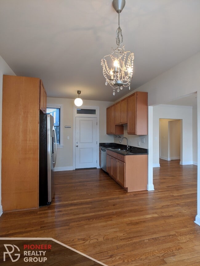 736 W Addison St Unit 744-E1