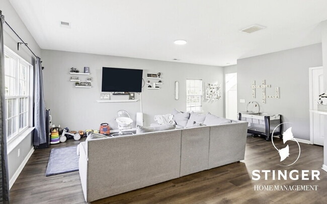 Photo - 100 Patriot Ct