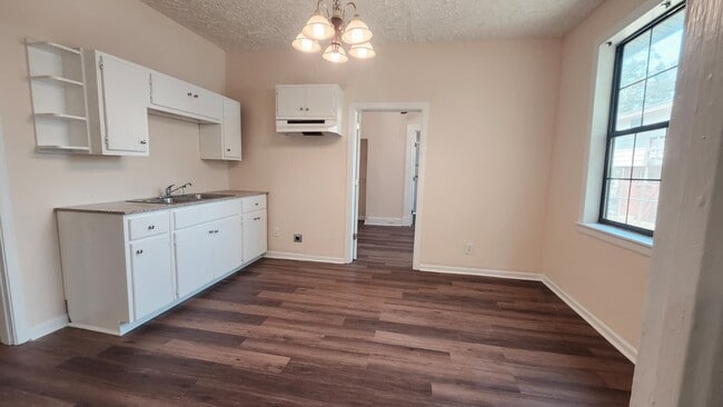 Photo - 2128 Early St