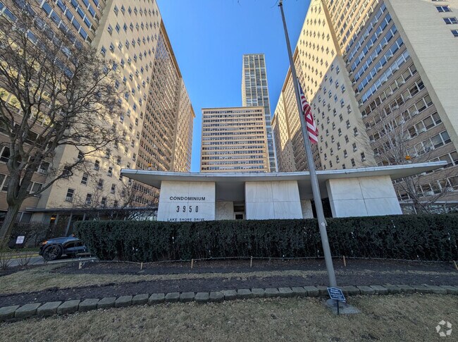 Building Photo - 3950 N Lake Shore Dr Unit 1502A Rental