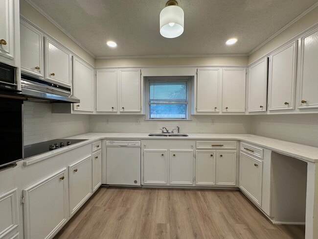 Beautifully Remodeled Kitchen - 214 Margaret Ave