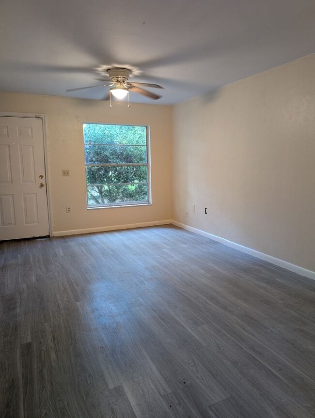 Photo - Tower Oaks 6934