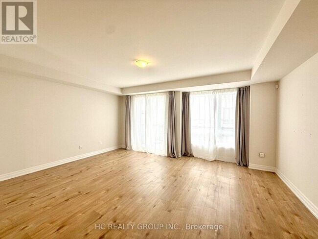 Photo - 33 Thomas Armstrong Ln