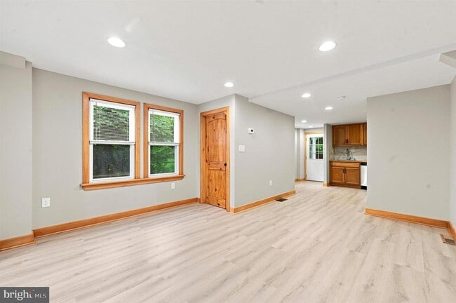 Photo - 705 Forrest St