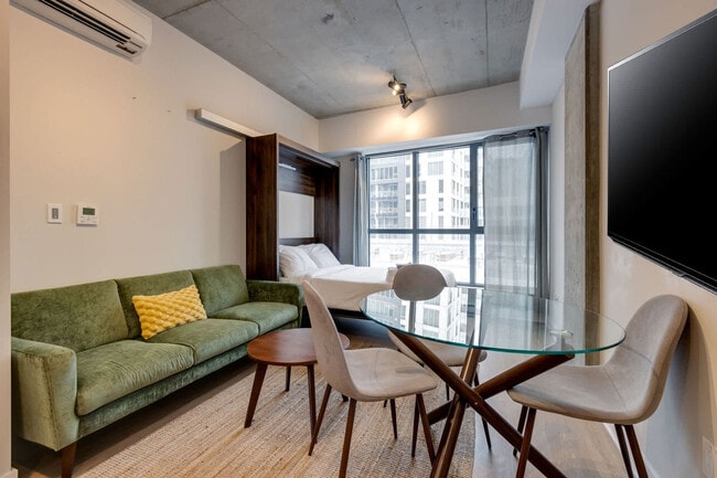 Photo - 742 Rue William Unit FL7-ID1254787P