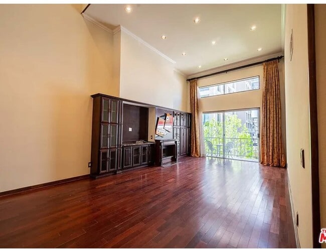 Great Room - 10511 Ashton Ave Unit 303