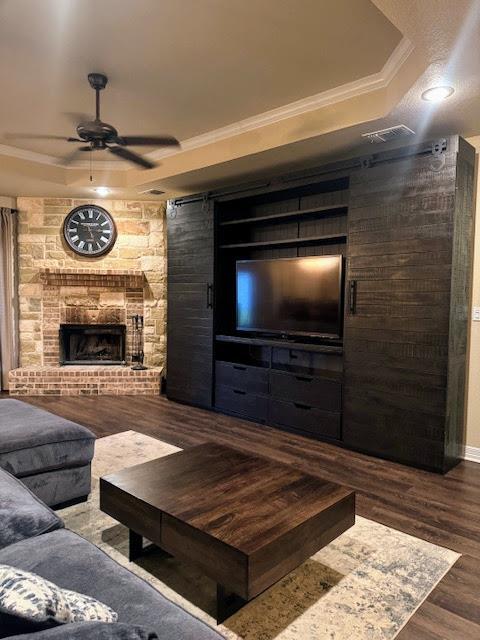 Photo - 220 Derek Ln