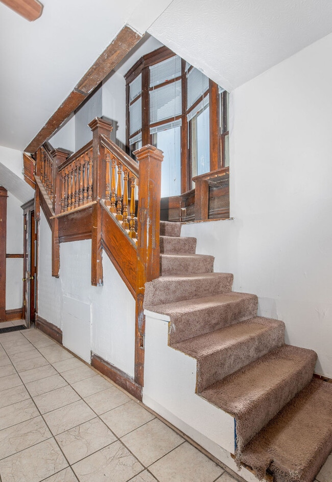 Photo - 1689 Summit St Unit 1689