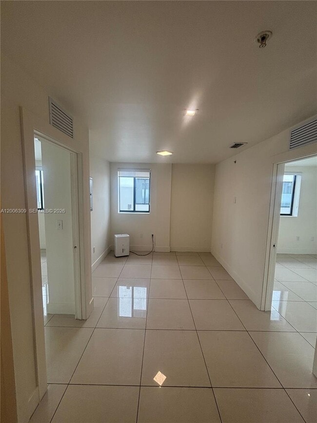 Photo - 821 SW 18th Ave Unit 205