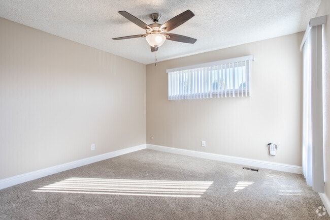 2BR, 1.5BA - Irvington