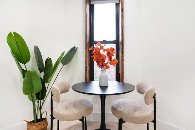 Photo - 515 W 48th St Unidad ID1022018P