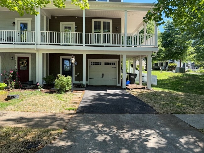 Photo - 1686 Wickham Way
