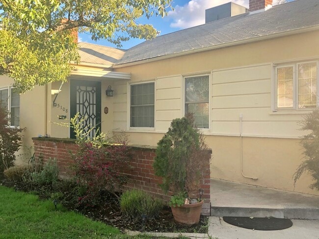 Building Photo - Tahoe Park Cutie! - JUST REDUCED