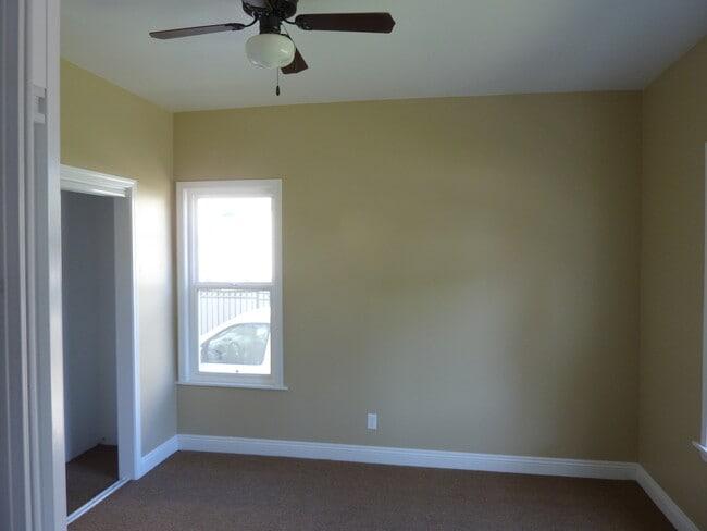 Photo - 1155 W 36th St