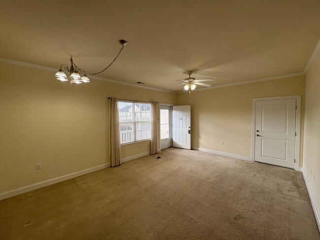Photo - 135 Yvon St
