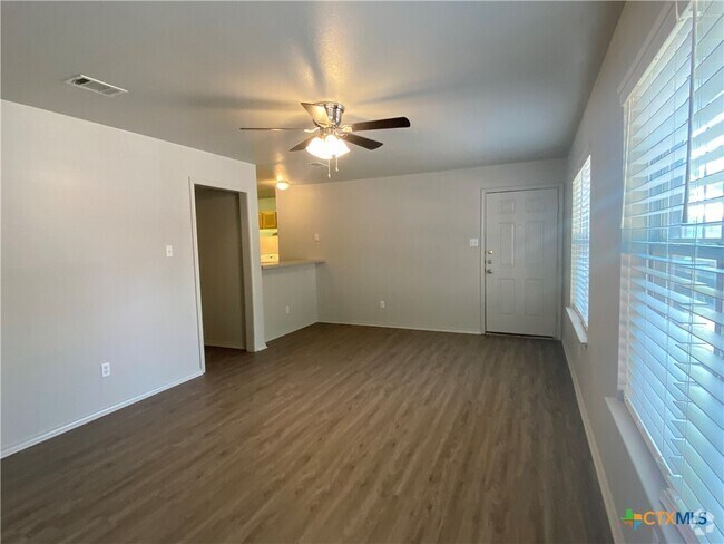 Building Photo - 415 E 4th Ave Rental